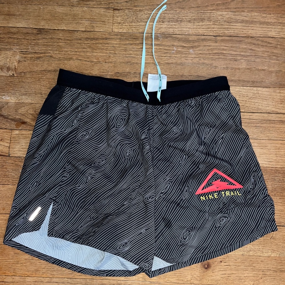 Special edition Nike topographic lined 5” shorts